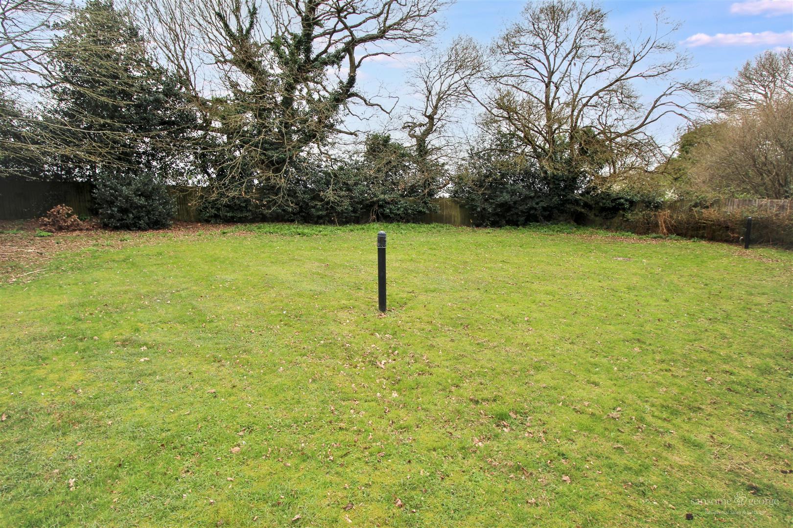 Pryor Close, Tilehurst, Reading